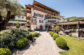 Отель Boutique Hotel Zum Rosenbaum  Наллес